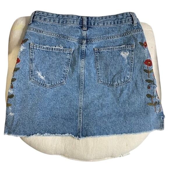Zara Basic Z1975 Blue Denim Mini Skirt Women's Small Floral Embroidered Raw Hem - Picture 4 of 7